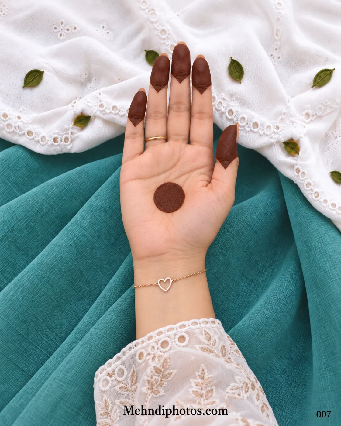 Front hand with solid circular gol tikki and pointed shaded fingertips