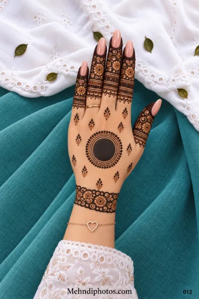 Back hand with ringed gol tikki, floral finger caps, and wrist cuff